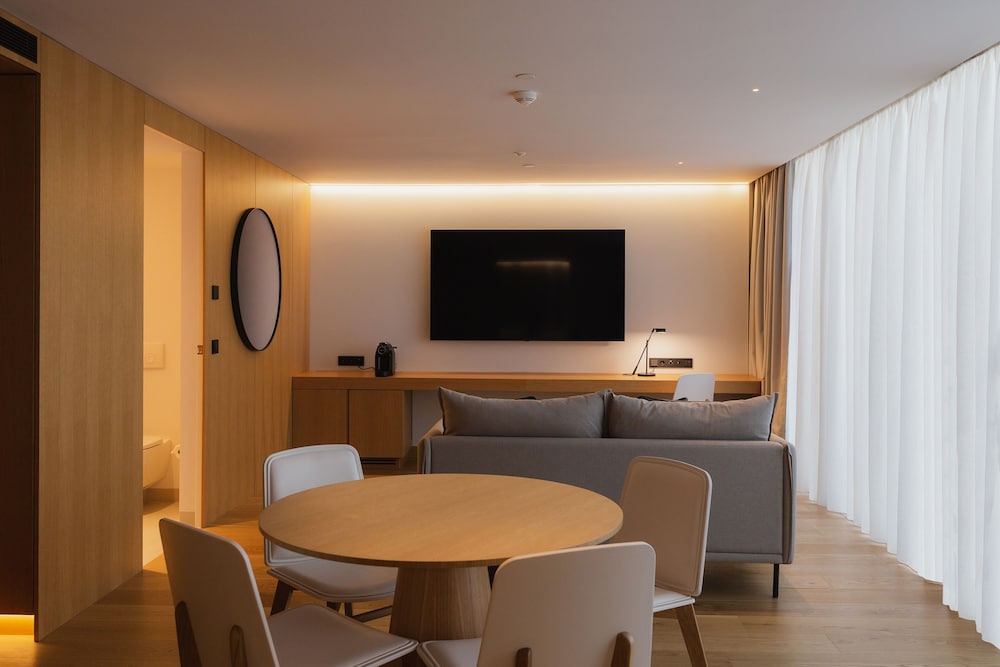 Lumen Hotel and The Lisbon Light Show 57/68