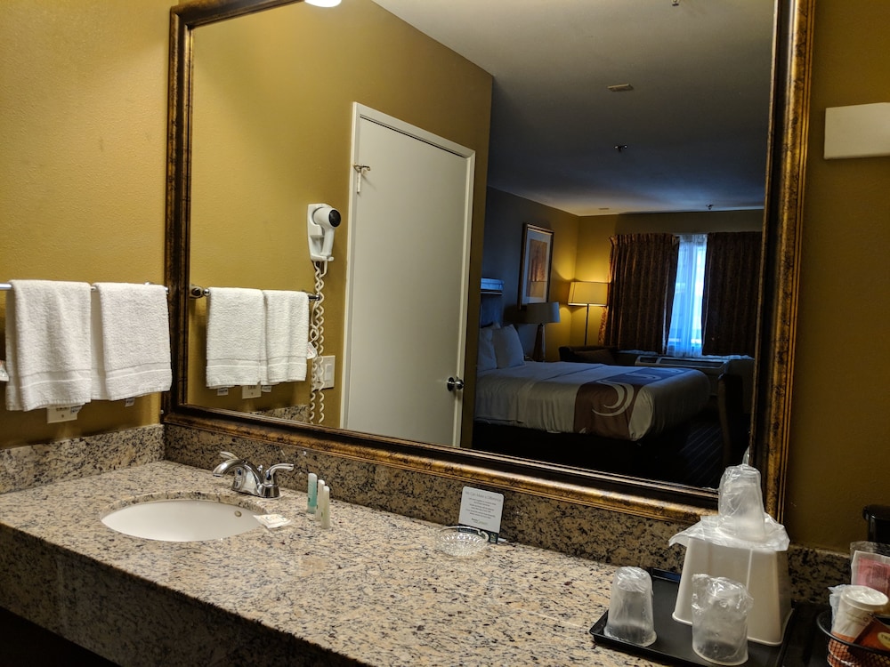 Quality Inn & Suites Westminster Seal Beach 7/37