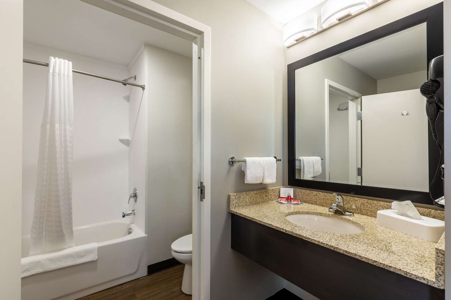 Econo Lodge Dayton North 15/15