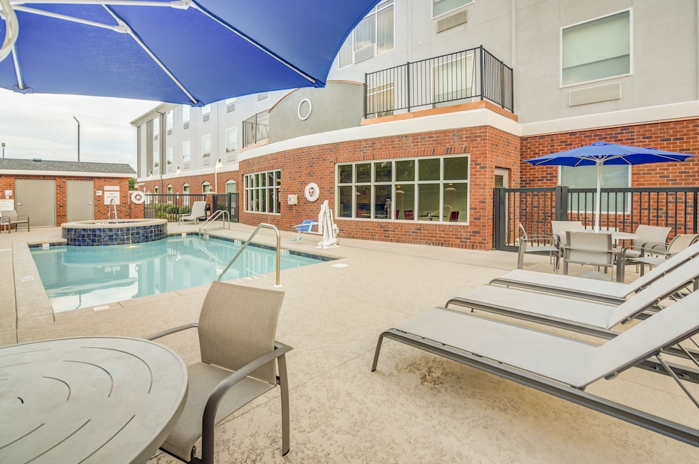 Holiday Inn Express Hotel And Suites Foley 72/75