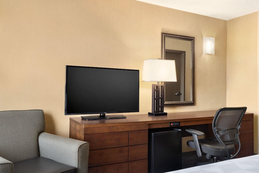 Holiday Inn National Airport/Crystal City 56/70
