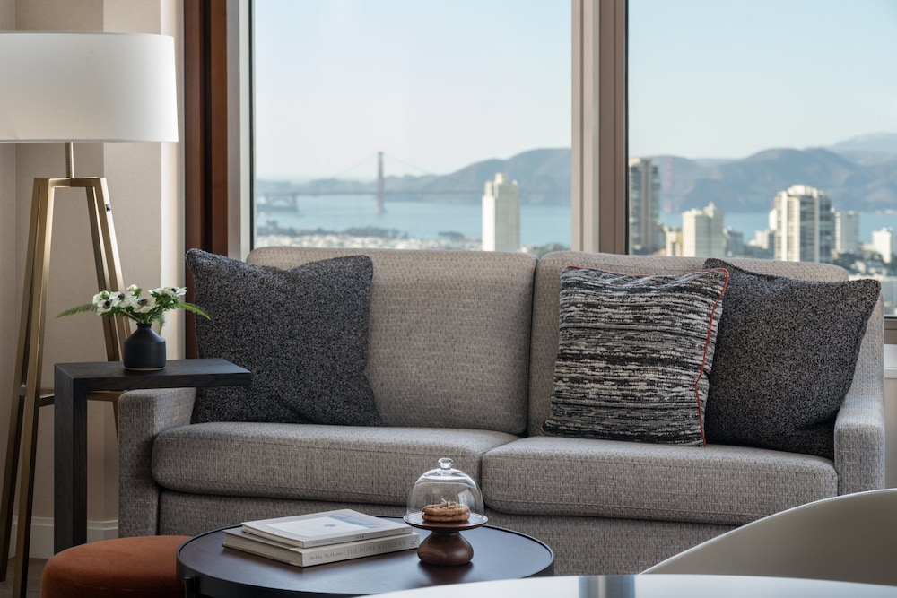Four Seasons Hotel San Francisco at Embarcadero 25/50