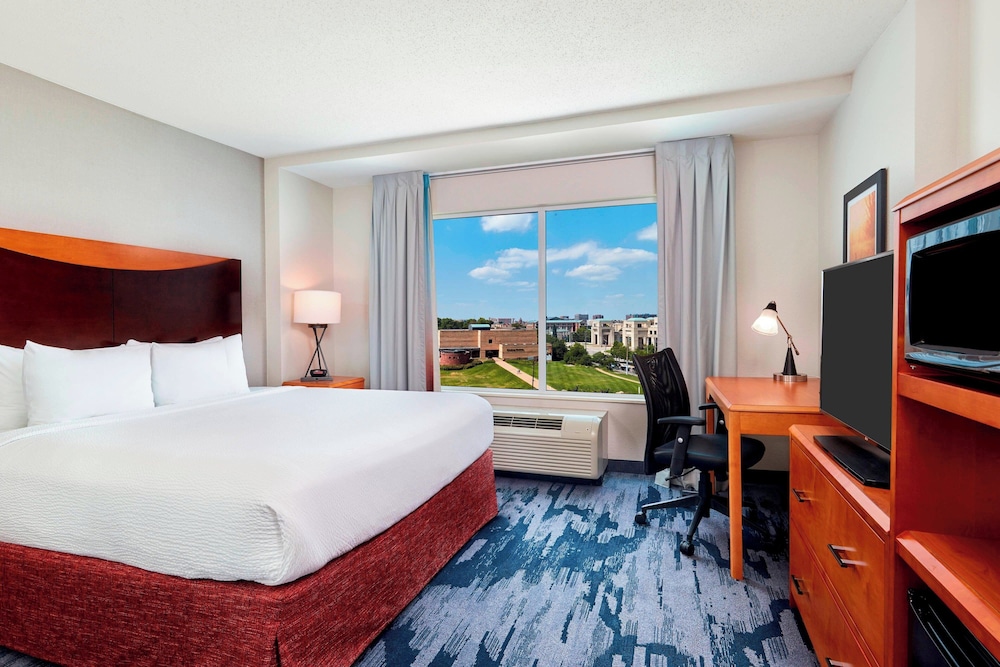 Room at FAIRFIELD INN AND SUITES INDIANAPOLIS DOWNTOWN, INDIANAPOLIS - IN