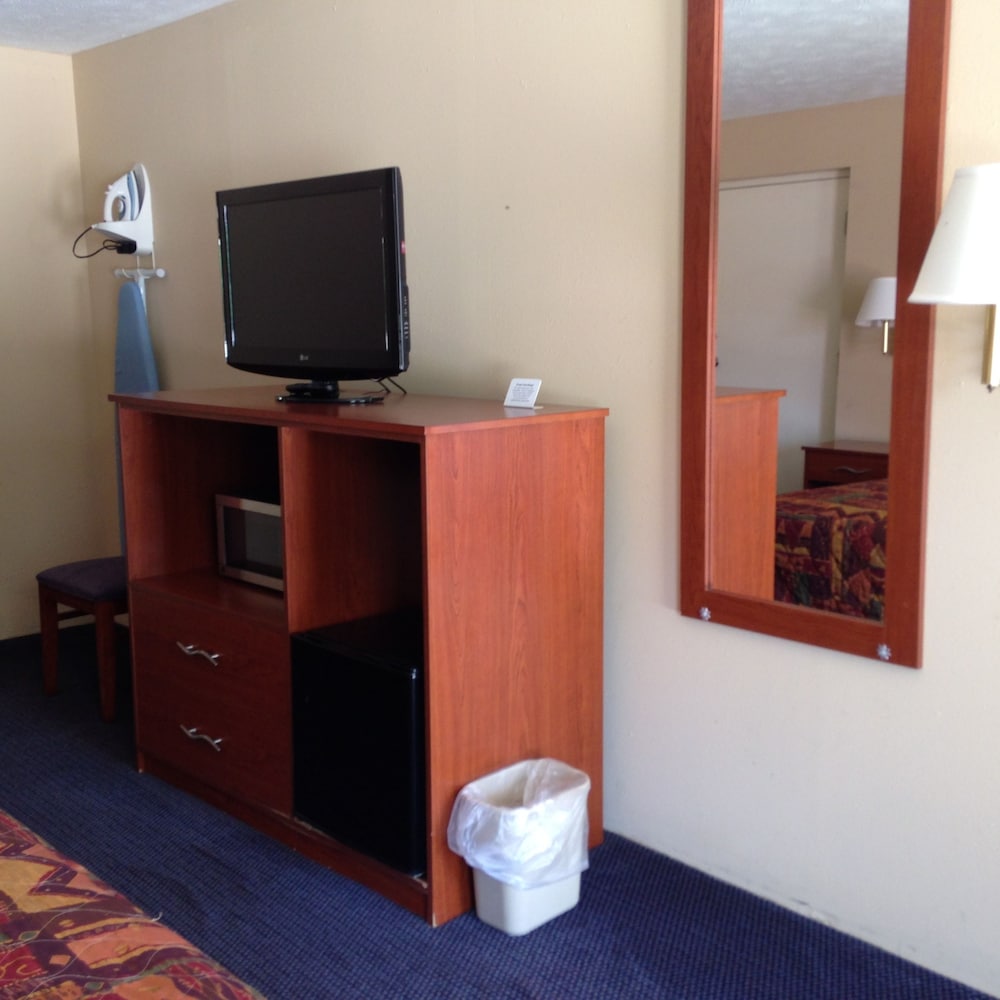 Knights Inn Elizabethtown 8/18