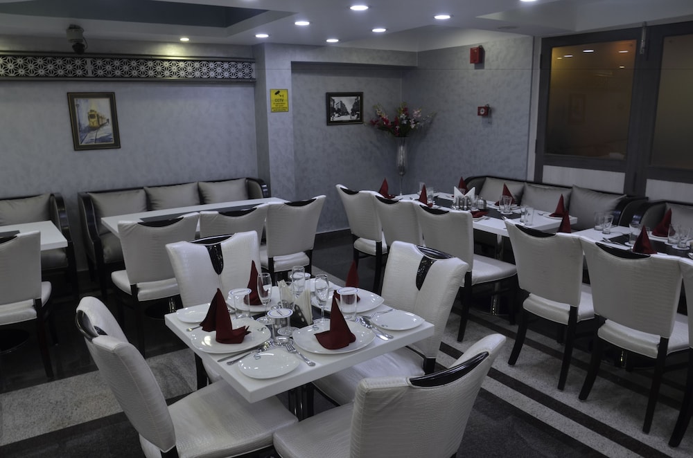 HOTEL SUDESH TOWER 36/37