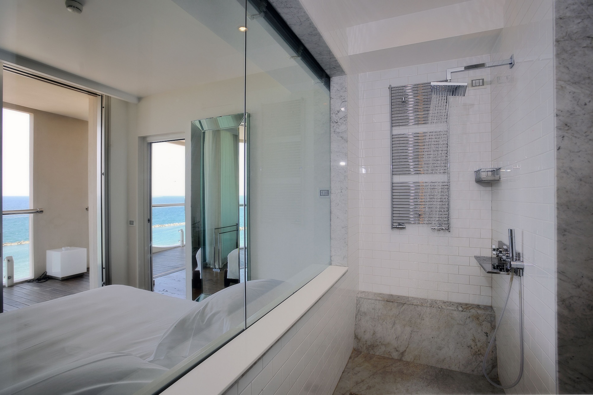 جناح سوبيريور بسرير كوين بإطلالة على البحر مع أريكة، Excelsior Hotel, Spa & Lido 10/10