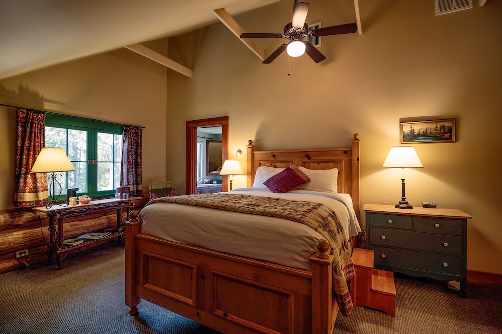 Weasku Inn 3/50