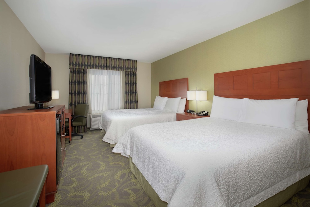 HAMPTON INN AND SUITES ASTORIA 14/39