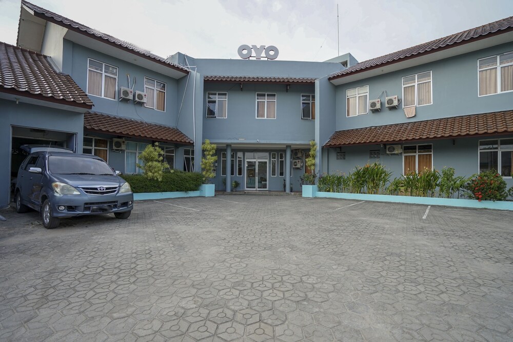 Super OYO 1844 Bravo Residence 33/39