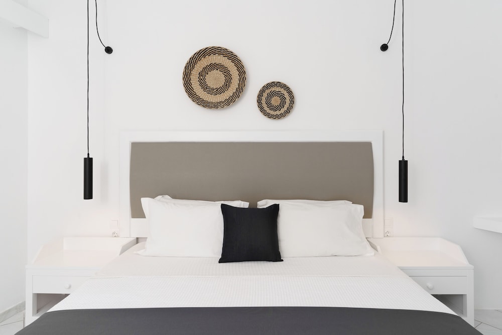 Sunrise Paros by Mr and Mrs White 8/38