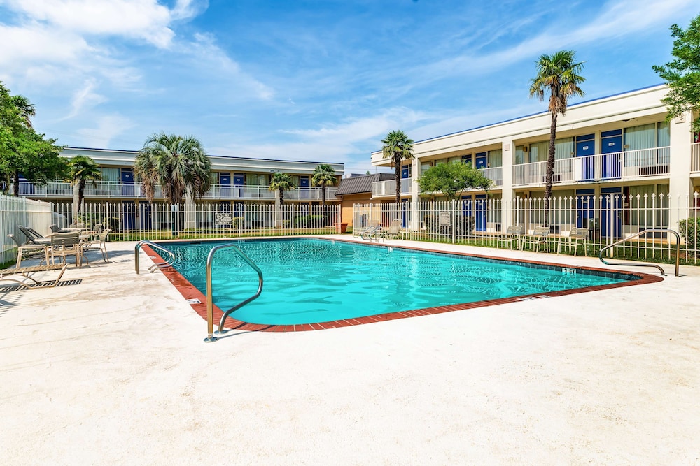Motel6 Natchitoches, LA 40/55