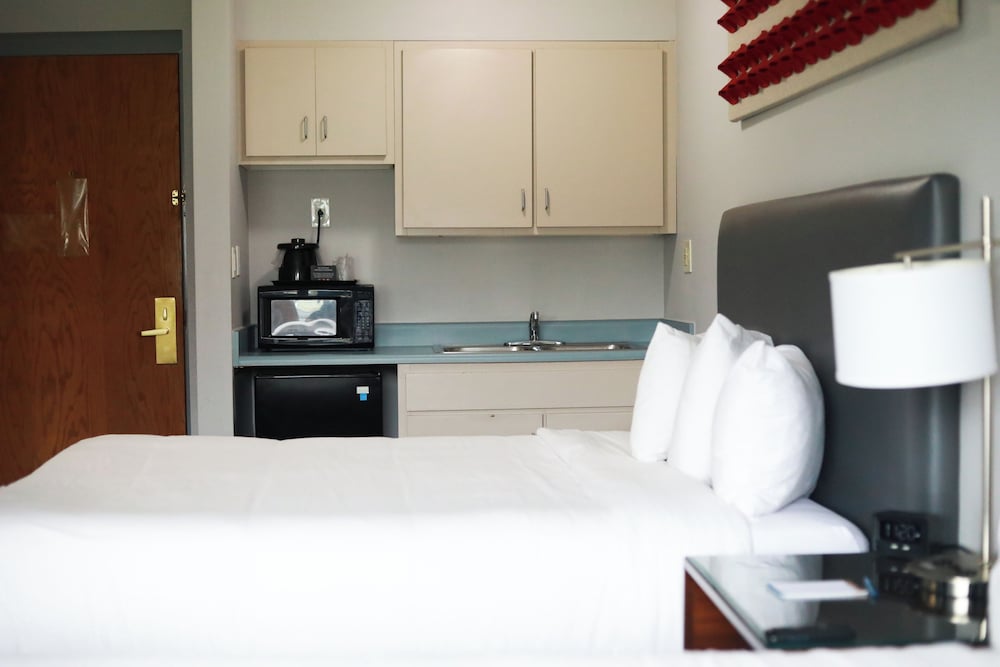 Illini Inn & Suites 20/26