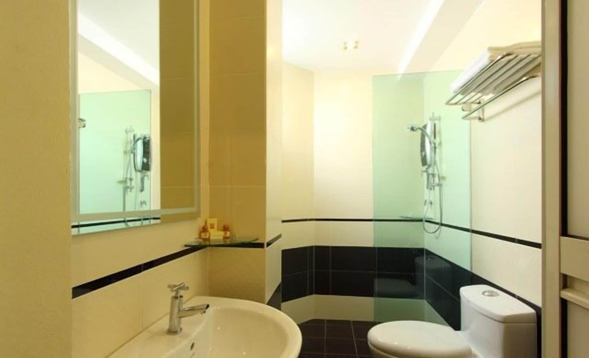 جناح عائلي تنفيذي بسريرين مزدوجين، Seasons View Hotel 2/2