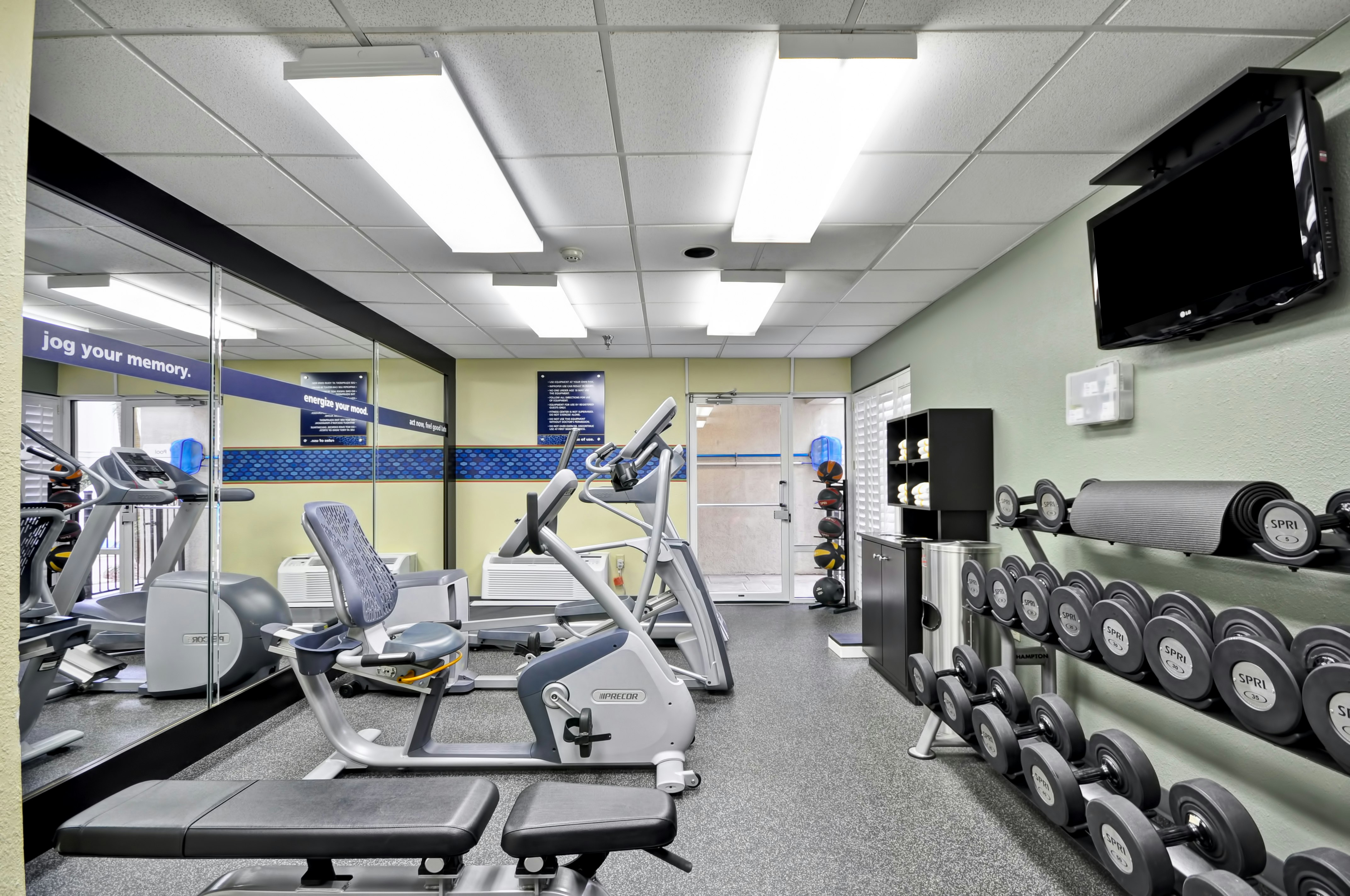 Hampton Inn Suites Charleston 26/48