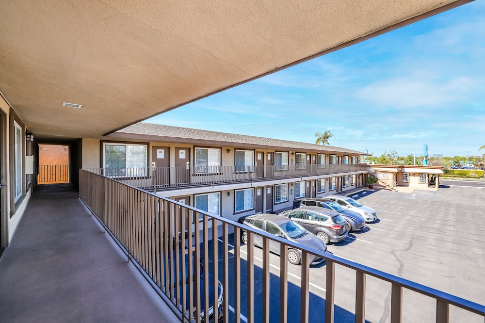 Hotel 414 Anaheim 3/66