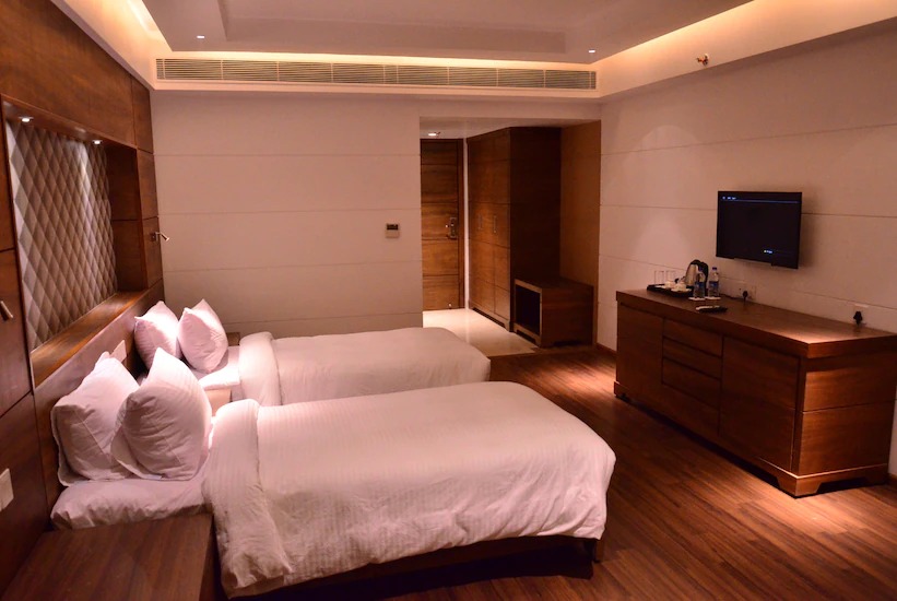 Silvete Hotel 7/19