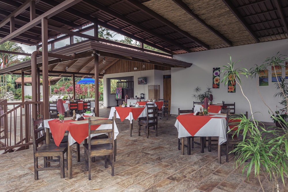 Hotel Miradas Arenal 80/96
