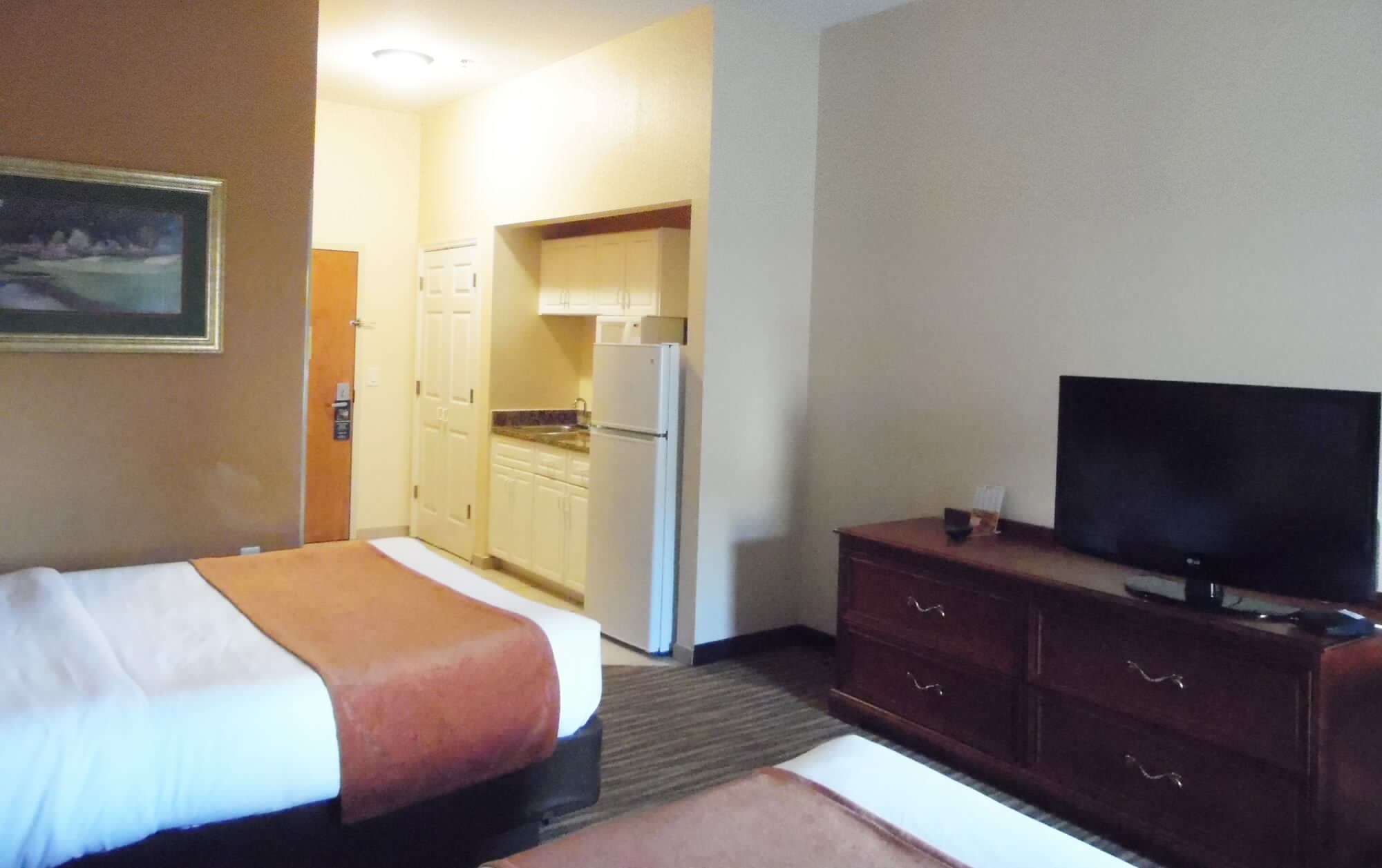 STANDARD, 2 QUEEN BEDS