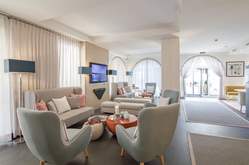 Eight Hotel Paraggi 50/92