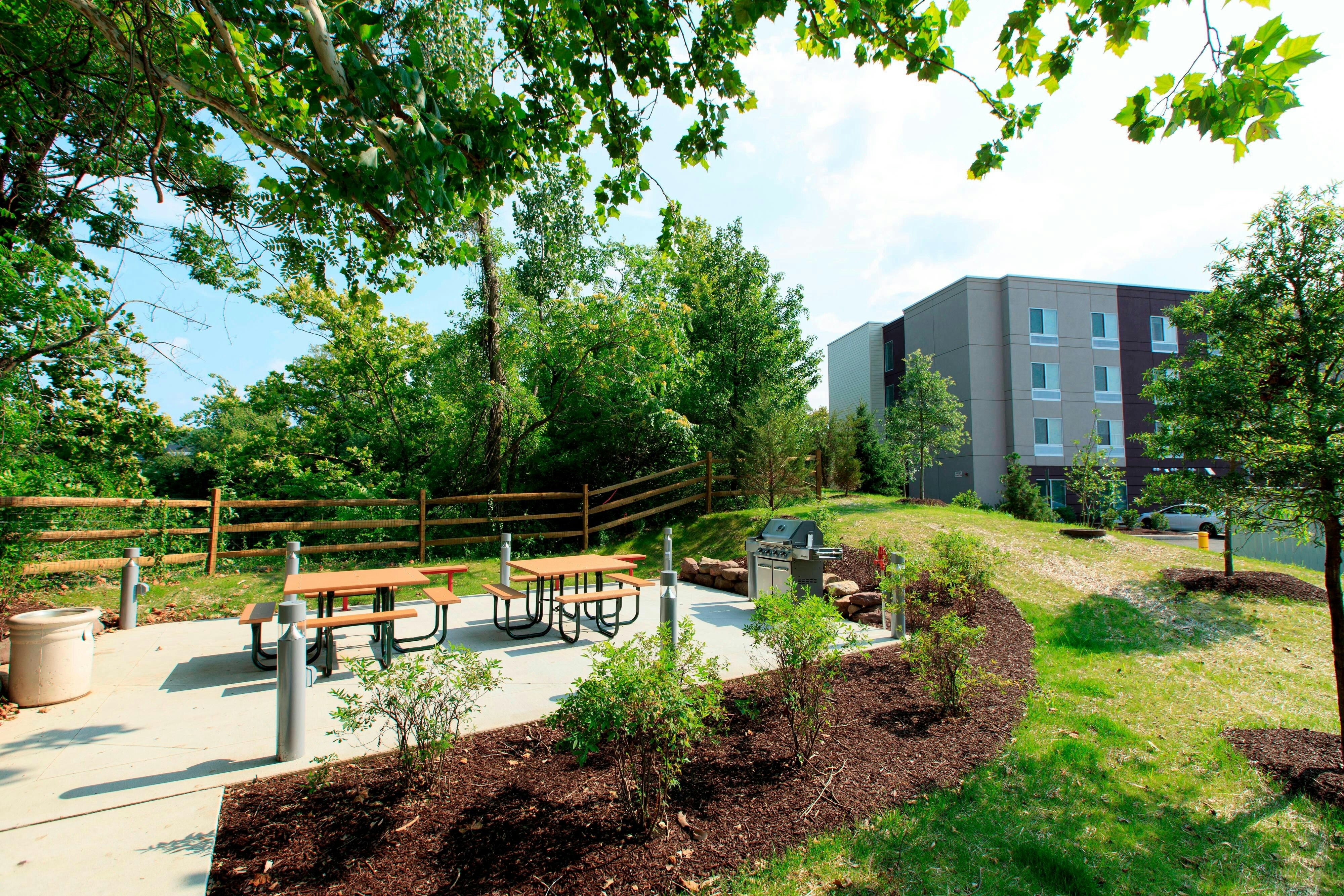 Fairfield Inn Suites Philadelphia Valley Forge Great Valley 60/60