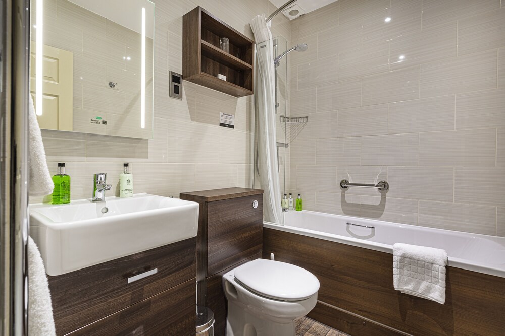 Royal Oak Hotel 45/47