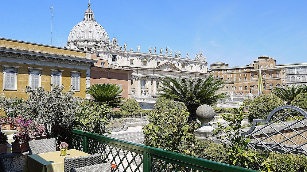 Residenza Paolo VI 62/67