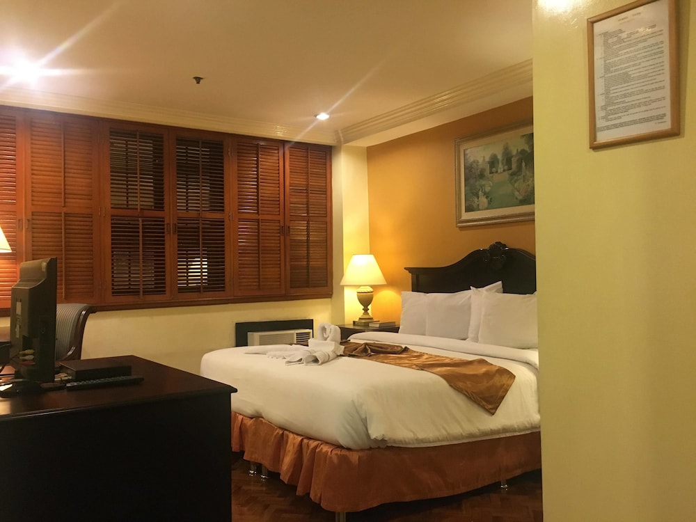 Room at Lourdes Family Suites Makati powered by Cocotel, MAKATI