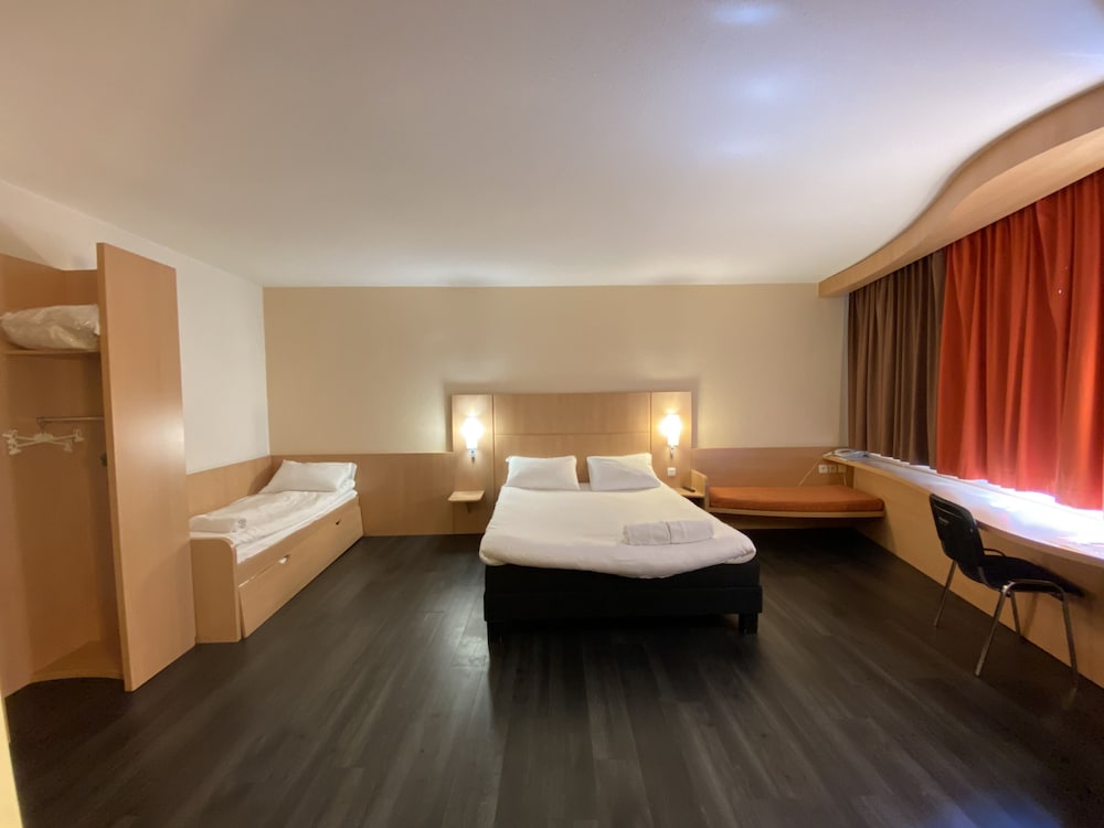 Ibis Martigues 20/70
