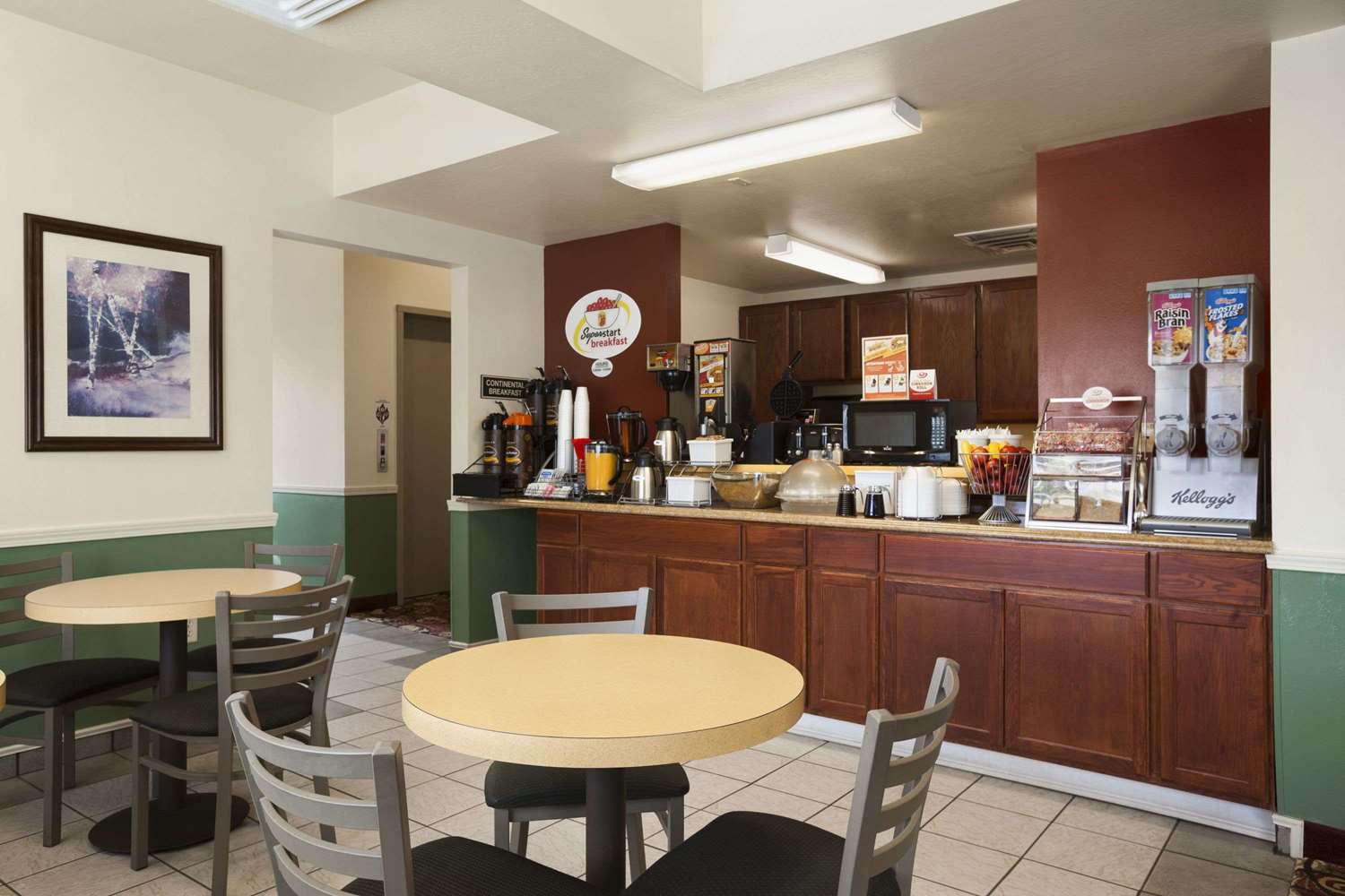 Super 8 by Wyndham Salmon 20/30