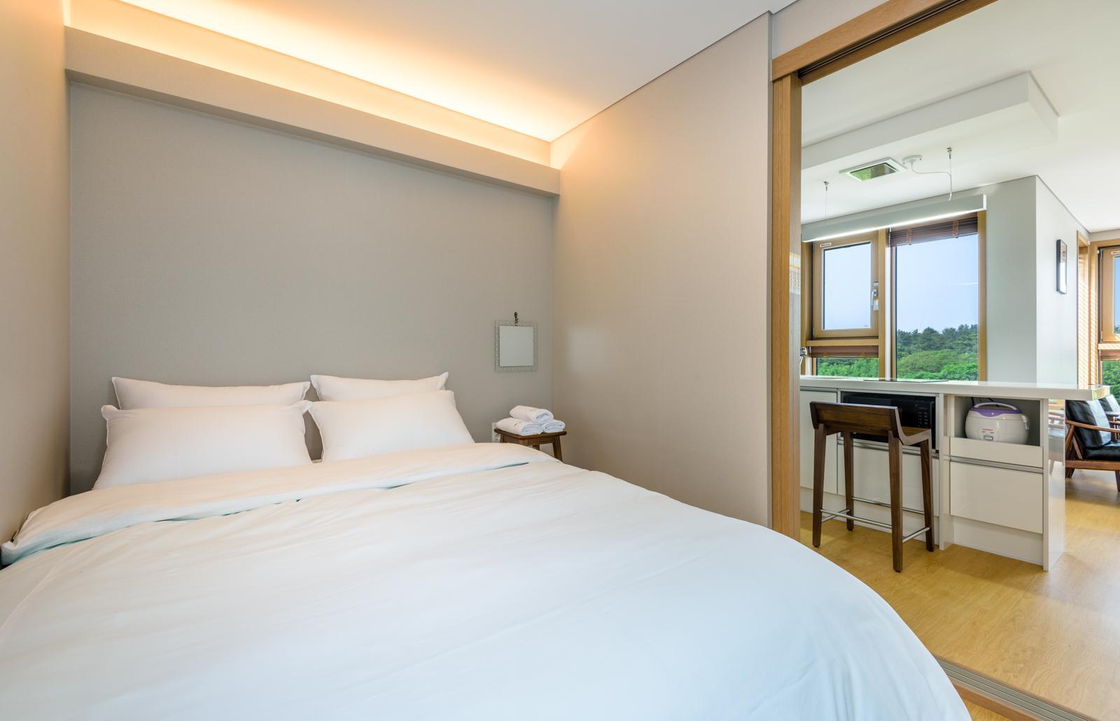 Jeju La-Memoria Pension 6/12