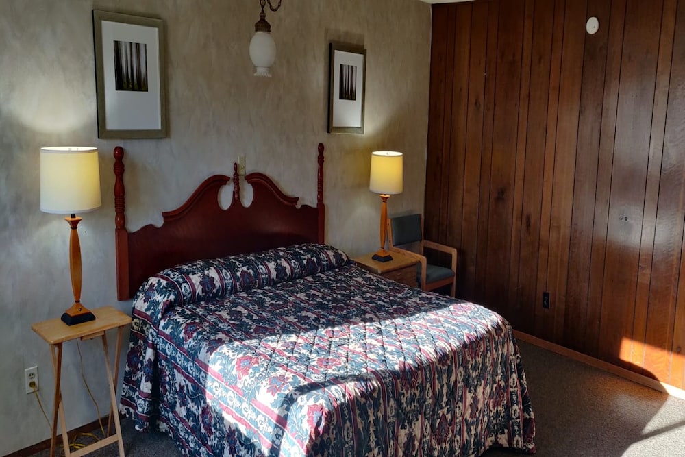 Love Hotels Tomahawk at Lake Mohawksin WI 29/49