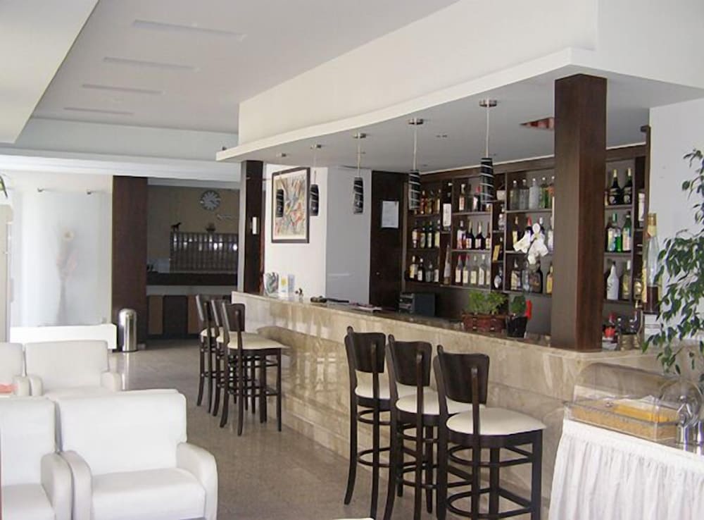 Paritsa Hotel 15/30