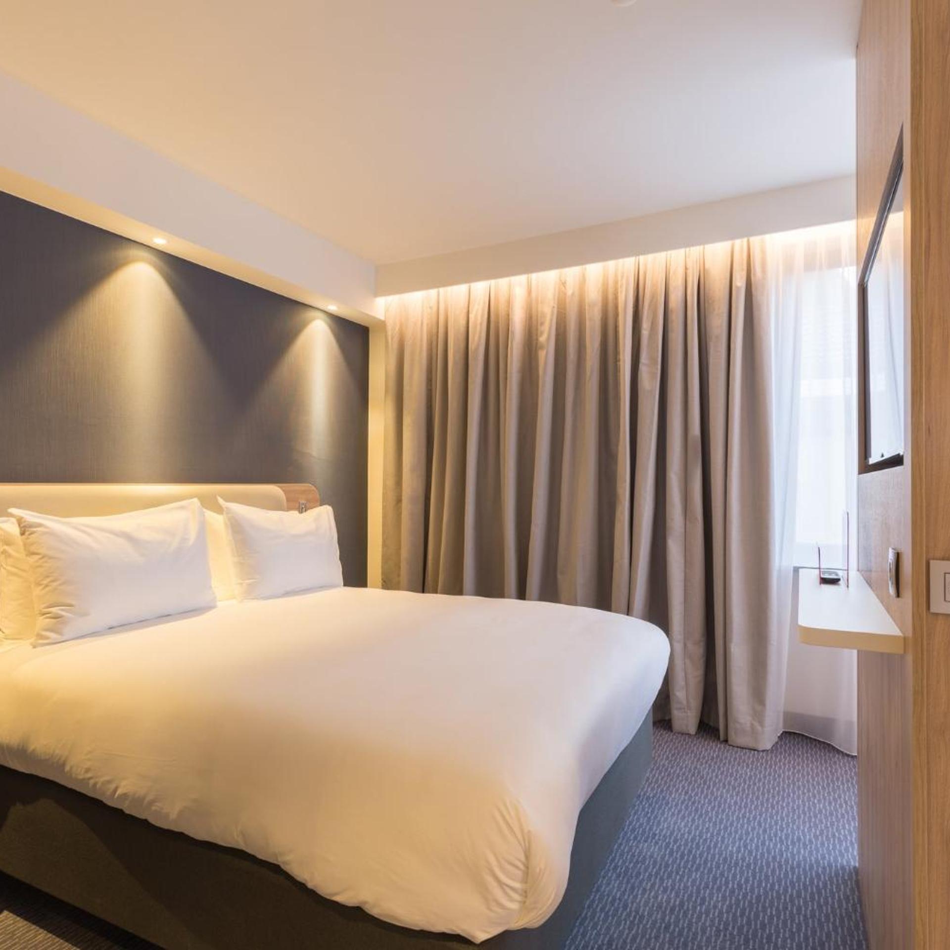 Standard, King Bed, Queen Bed, Extra Floor Space