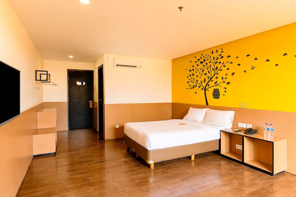 Yellow Bee Hotel 27/68