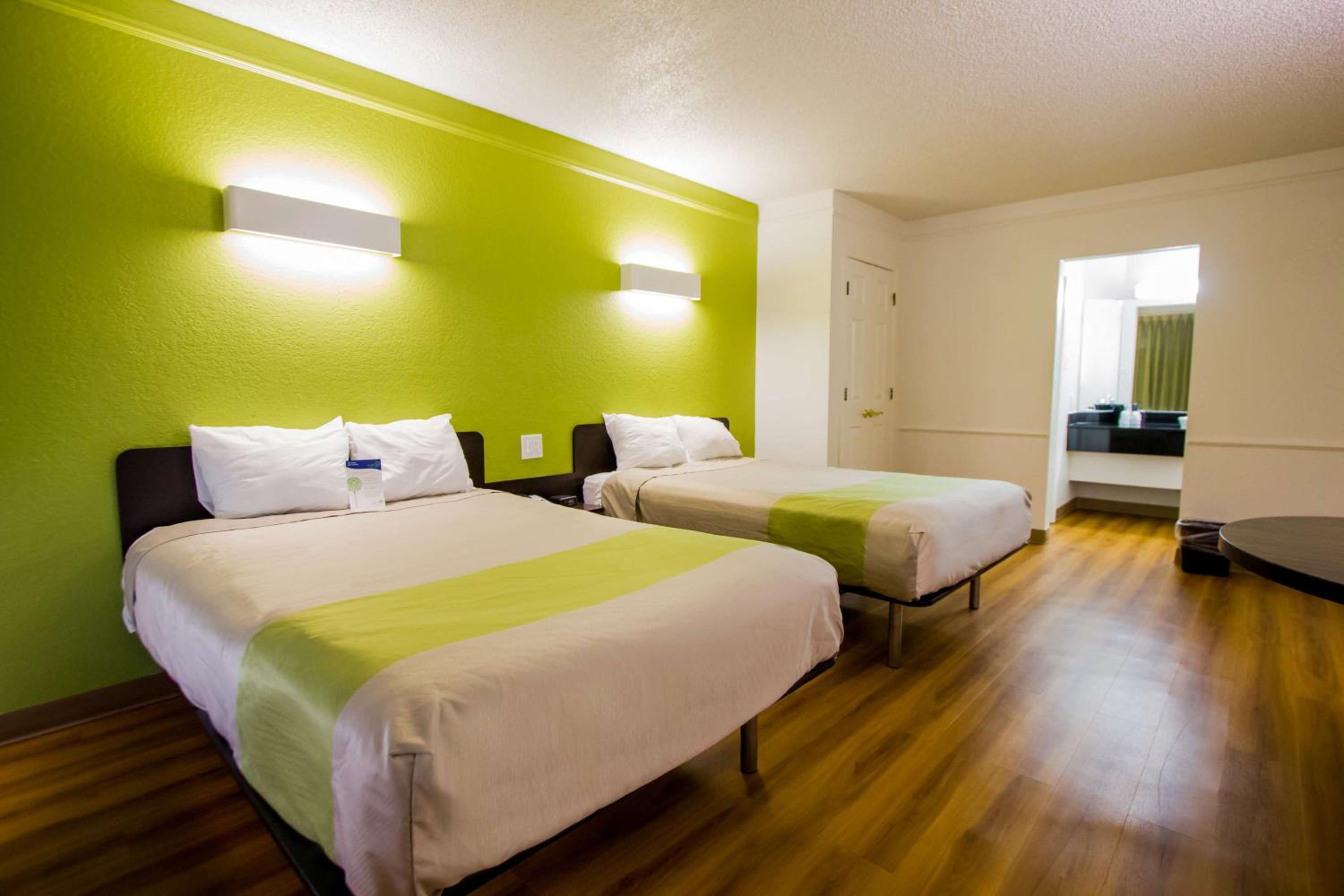 ROOM, QUADRUPLE