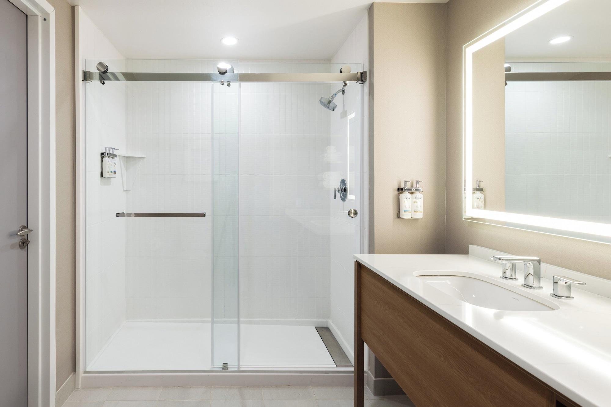 2 Bedrooms, Suite, Kitchen