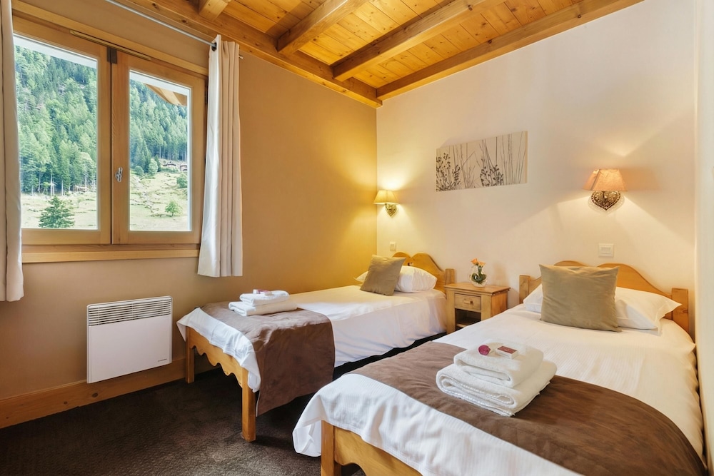 3 Bedrooms, Family, Apartment, Double and Twin Beds, Bunk Bed, 2 Bathrooms، Residence & Spa Vallorcine Mont-Blanc 2/10