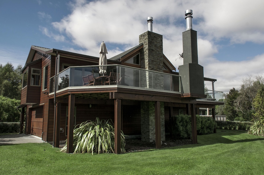 Tongariro Lodge 1/75