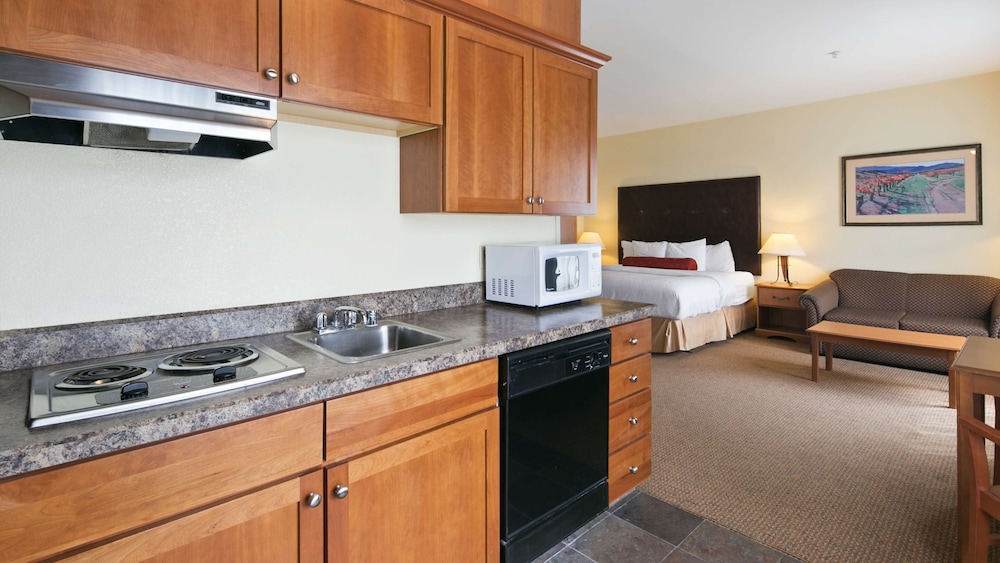 Best Western Plus Ellensburg Hotel 32/47