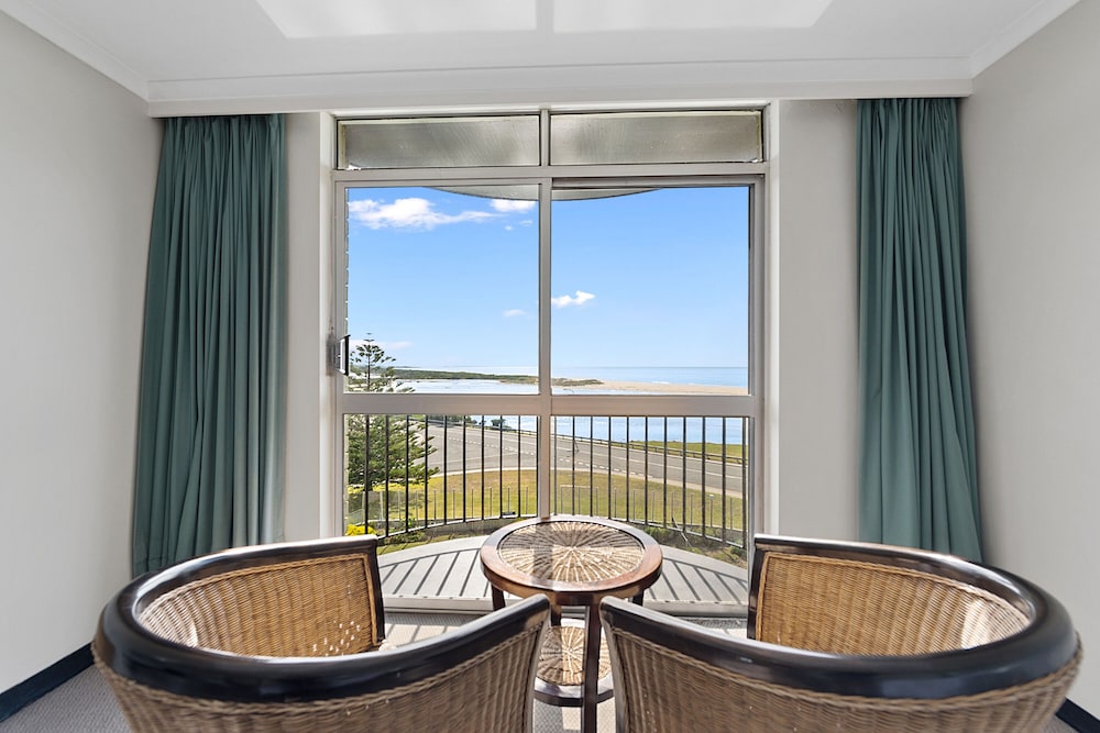 Scamander Beach Resort Hotel 24/49