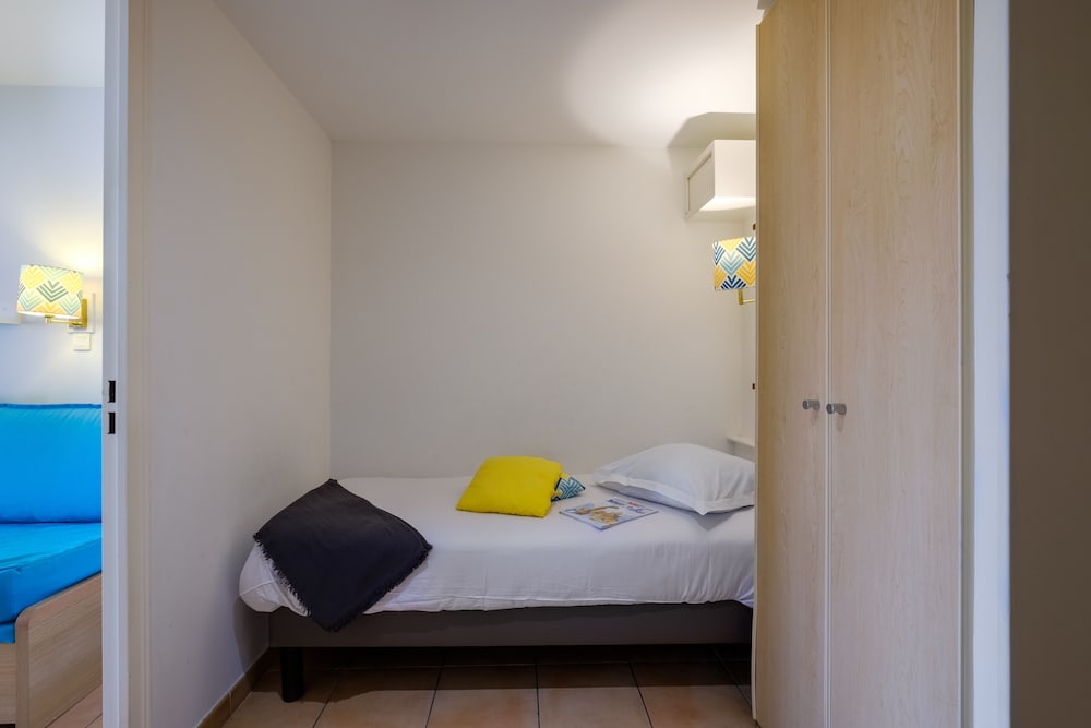 Studio, 2 Futon Beds, 2 Sofa, Alcove, Balcony