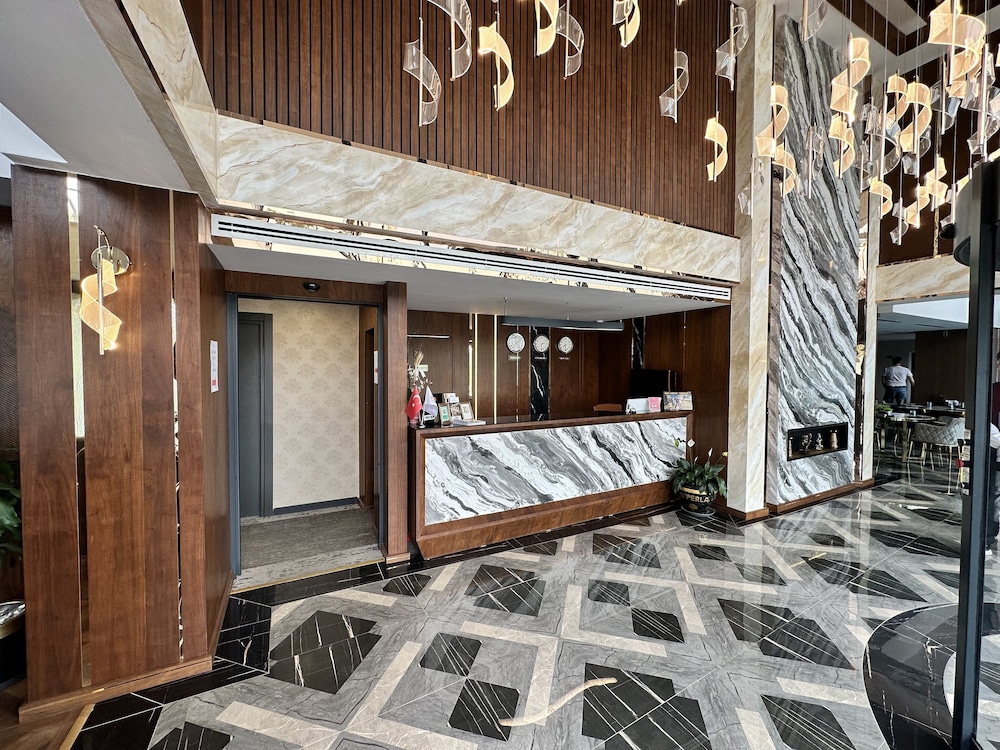 Operla Airport Hotels, Trademark Collection by Wyndham 10/62