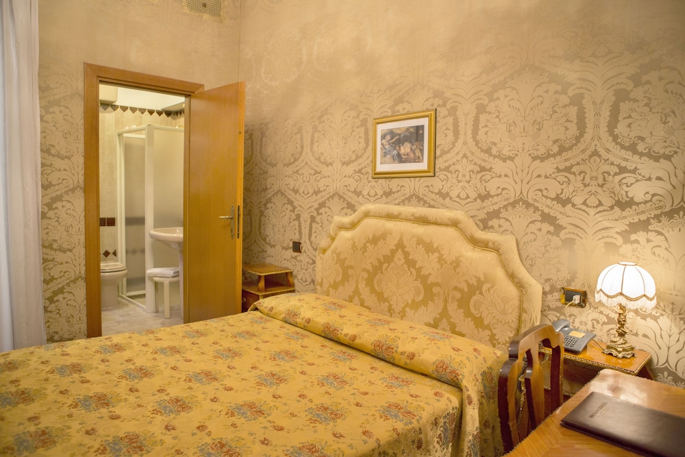 Des Epoques Hotel 62/63