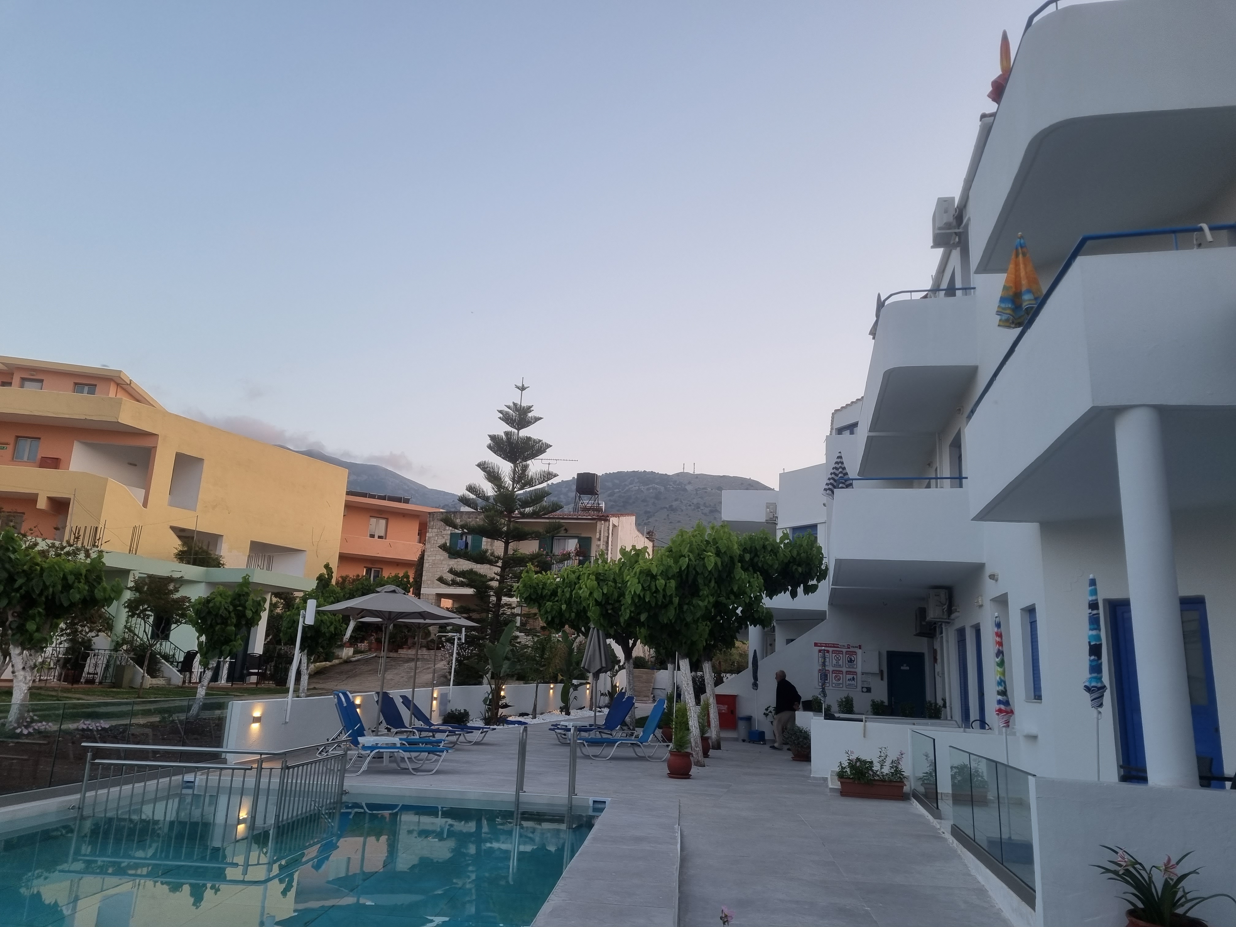 Leonidas Apartments 6/47