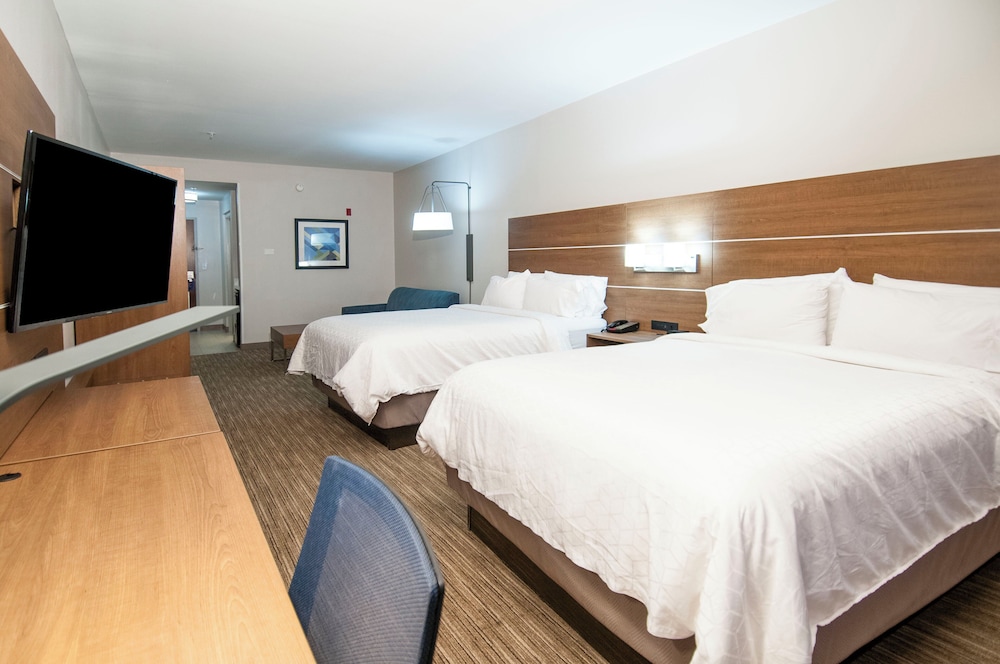 Suite, 2 Queen Beds, Accessible
