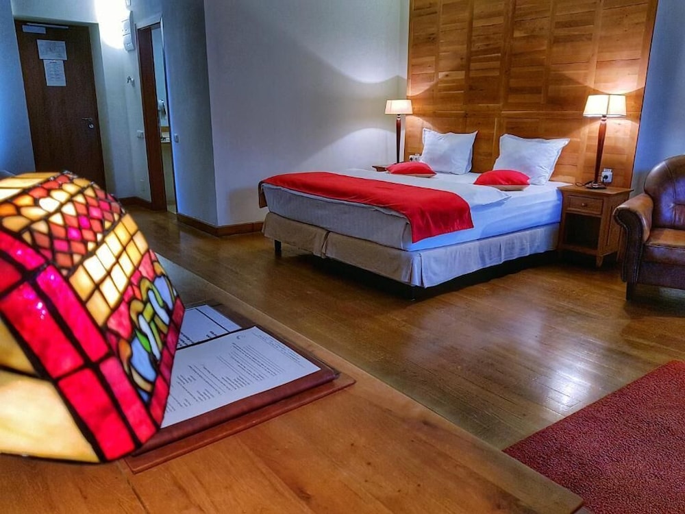 Rembrandt Hotel 8/49