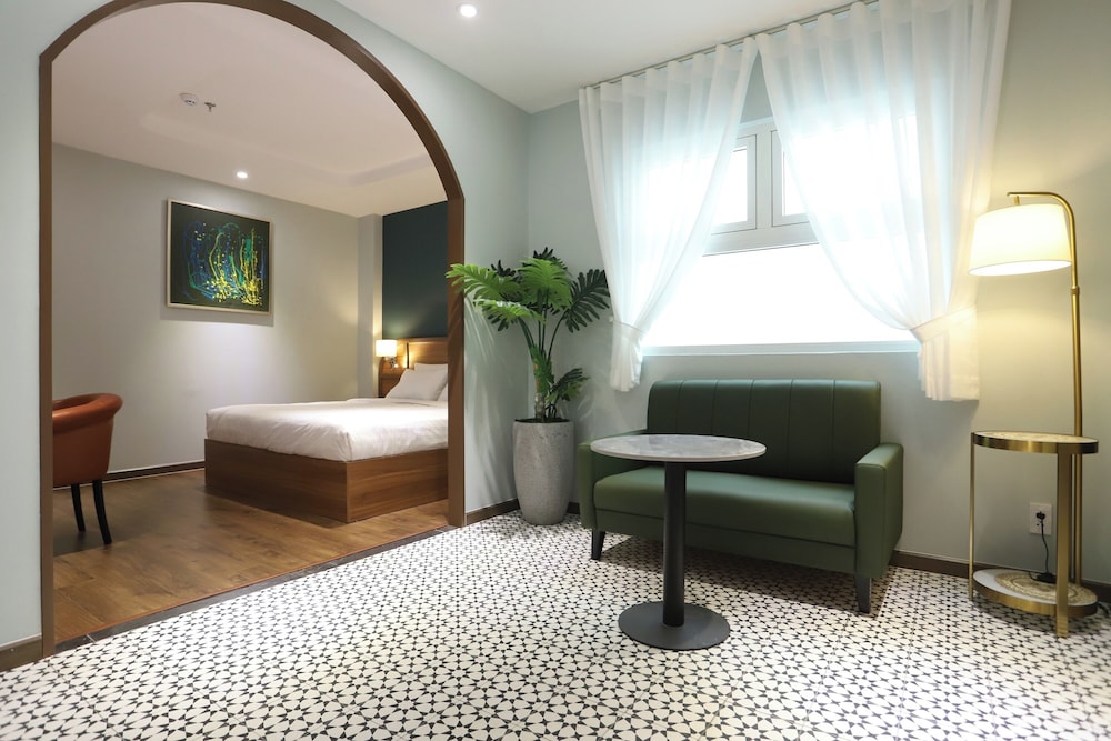 Lanura Apartments and Hotel 30/45