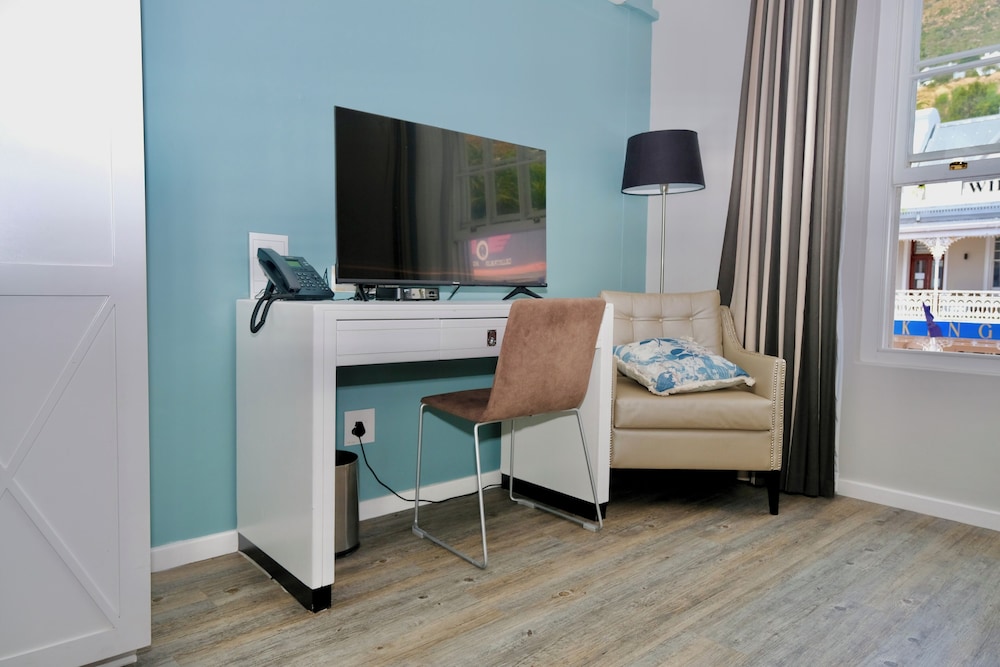 Simon's Town Quayside Hotel 48/60