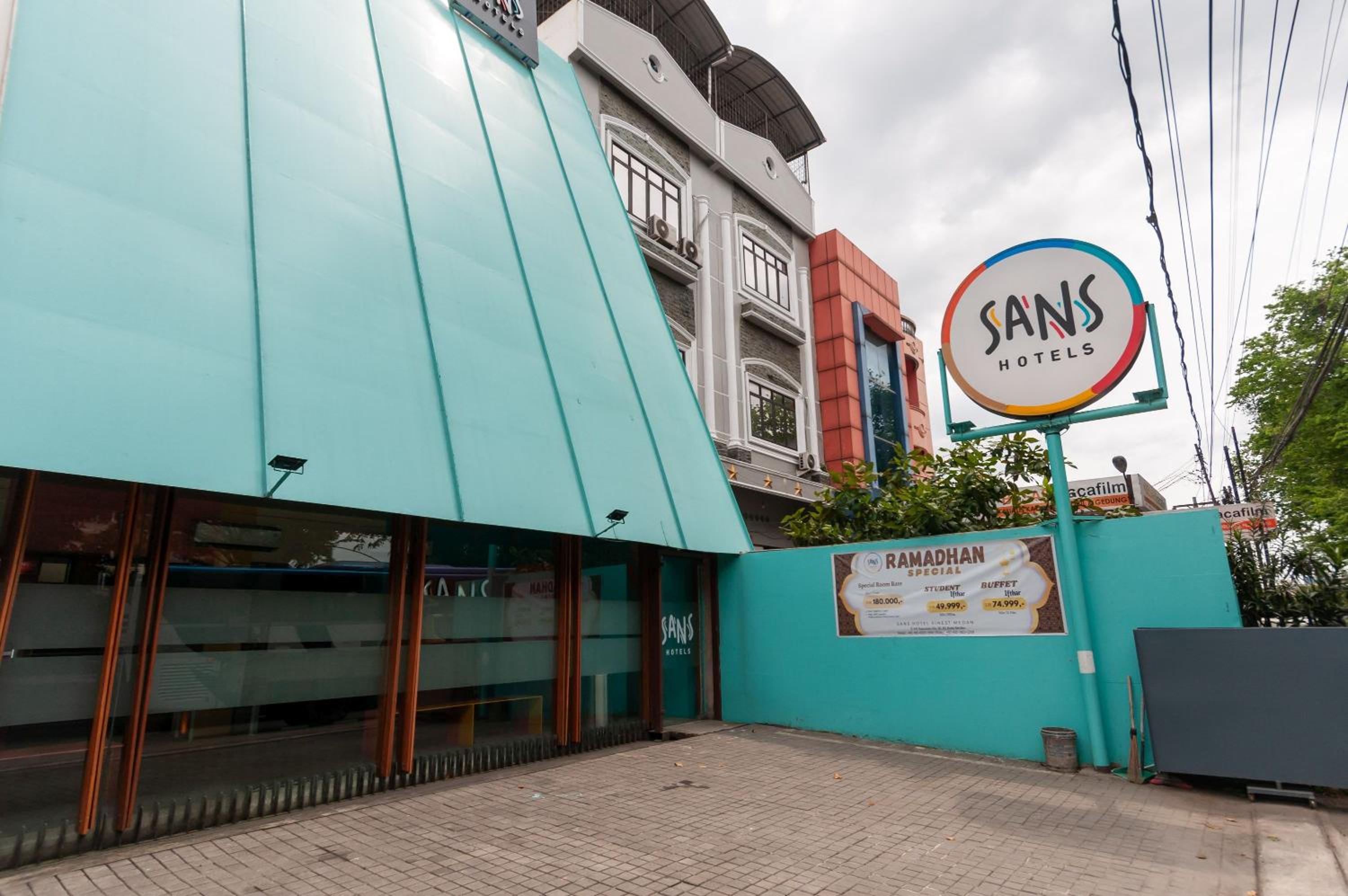Sans Hotel Finest Medan 65/68