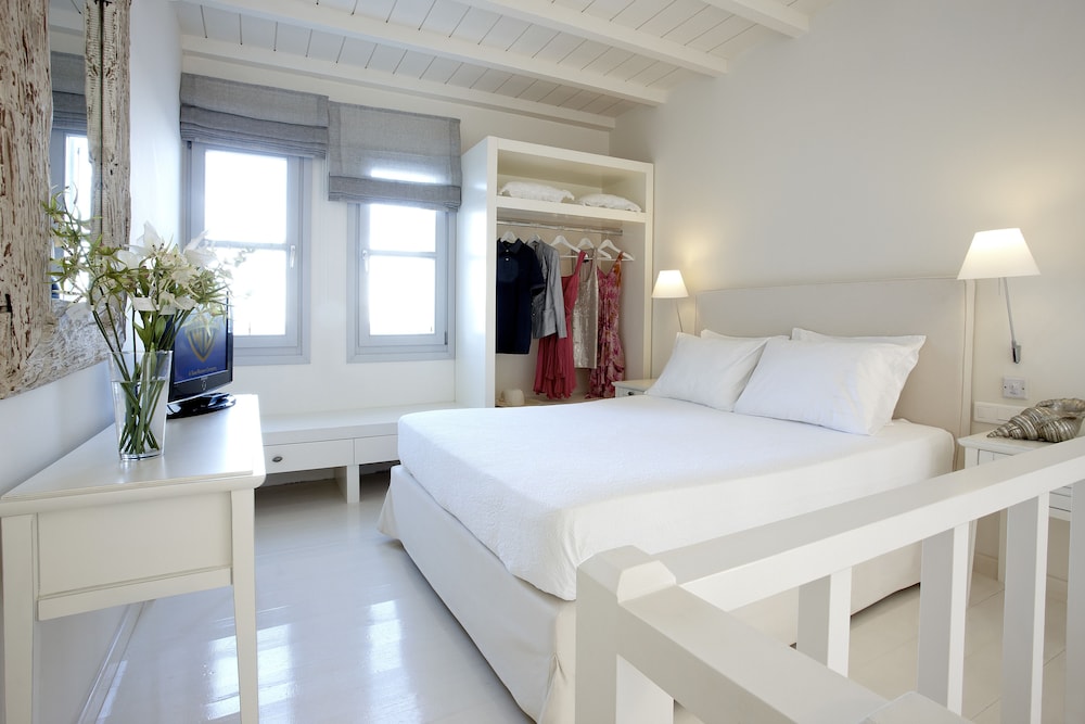 AMMOS HOTEL 26/77